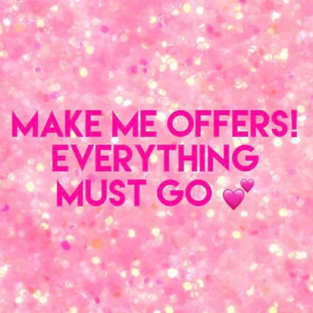 MAKE ME AN OFFER💗